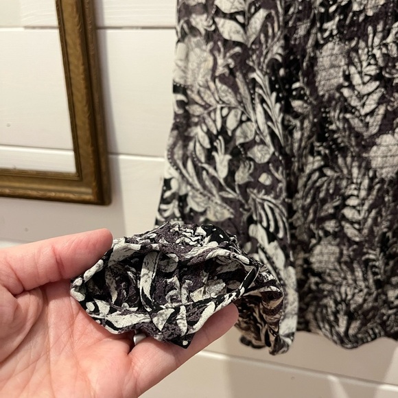 Smocked Print Blouse - Part Two (Size 34 / XS) - Picture 8 of 10